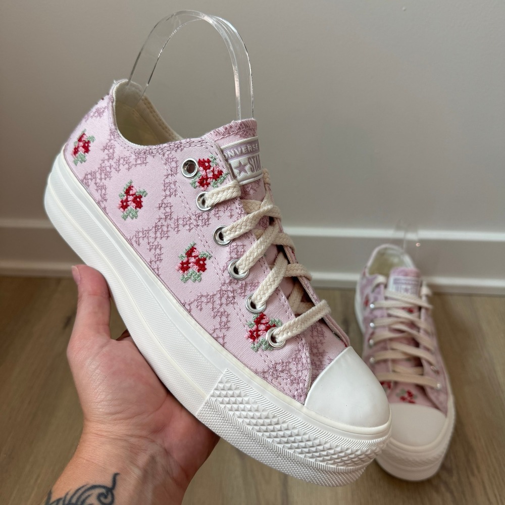 Converse Chuck Taylor All Star Lift Platform Pink Floral Embroidered W8 NEW